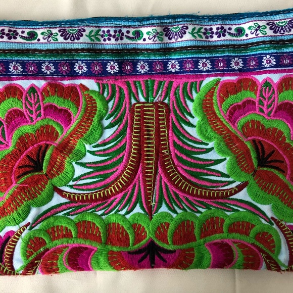 100% Cotton Floral Embroidered Pompom Crossbody - Picture 3 of 8